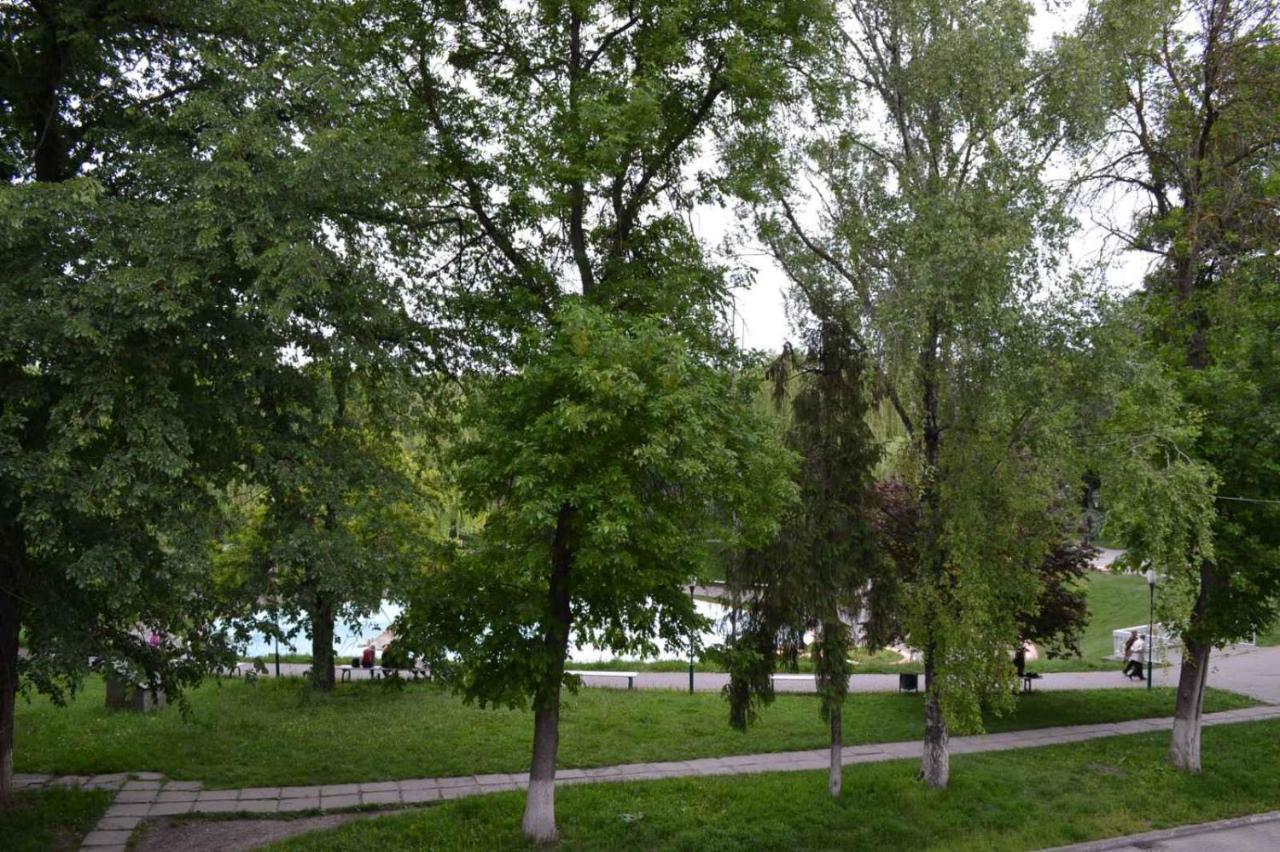 Квартира Двохкімнатна Фонтан Daire Kamyanets-Podilski Dış mekan fotoğraf